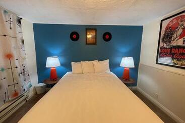 هتل Aiken S Lodge