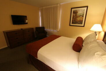 בית מלון כפרי Lake Arrowhead Chalets