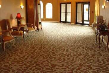 The Chateau Bloomington Hotel And Conference Center