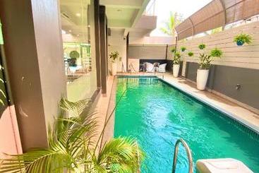 Hotel Amigos Candolim Beach