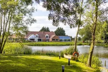 Kingfisher Hotel, Golf And Country Club