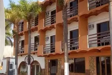 ホテル Bungalows La Rienda Guayabitos