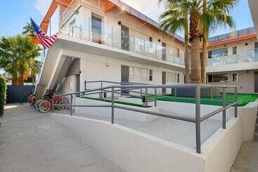 هتل The Twist Palm Springs