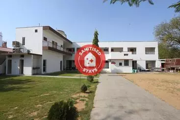 هتل Oyo 29211 Mehandi Bagh Palace