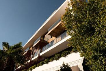 בית מלון כפרי Select Hill Resort