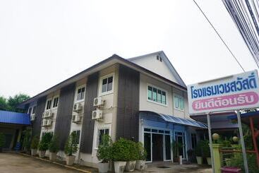 Hotel Wetsawat Place