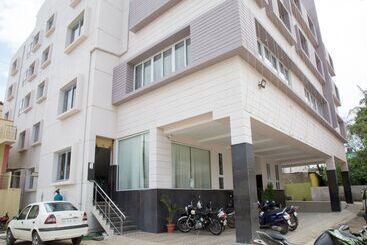 Oyo 9248 Hotel Shrinidhi