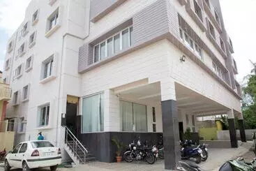 Oyo 9248 Hotel Shrinidhi