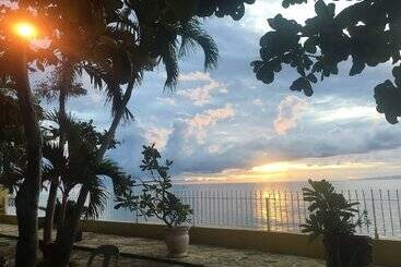 Pension Baluarte De Argao Beach Resort