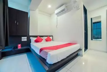 Pensão Oyo Home 75777 Samudra Executive