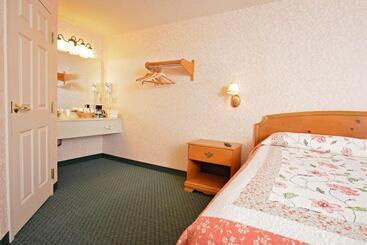 Szálloda Our Guest Inn And Suites   Downtown