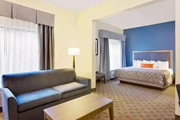 فندق Comfort Inn & Suites Arlington Heights   Schaumburg