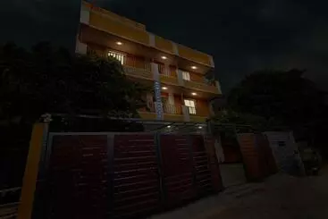 Aamiaismajoitus (B&B) Super Townhouse Vanur Near Auroville Beach Formerly De Heritage