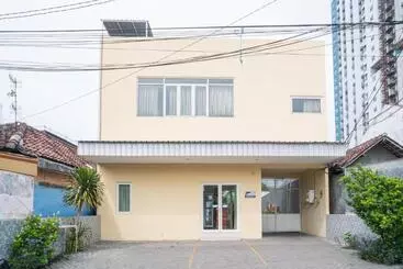 Pansiyon Reddoorz Syariah Near Suncity Mall Sidoarjo