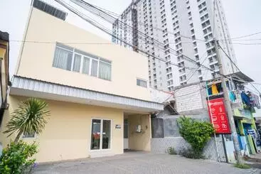 Pension Reddoorz Syariah Near Suncity Mall Sidoarjo
