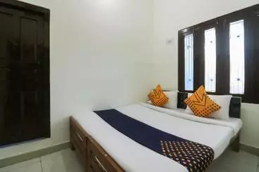 Hotel Spot On 62999  Priyanka Tourist Lounge