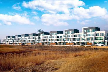 Апарт-отель Latiera Terrace Golf Village