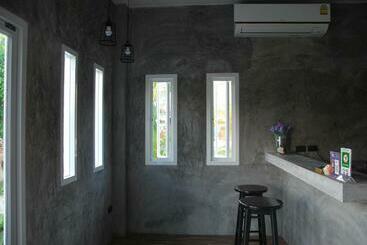 ユースホステル Snooze Inn Phuket   Free Shuttle To Bang Rong Pier