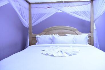 فندق Mzunguu Safari Lodge