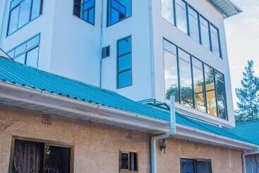 Szálloda Mzunguu Safari Lodge