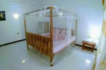 Pensió Mahee House