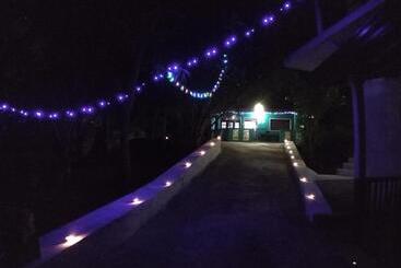 膳宿费 Mahee House