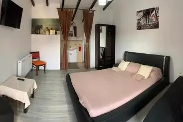 Bed and Breakfast Casa Cu Muri