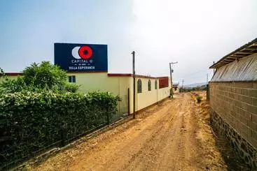 ホテル Capital O  Villa Esperanza