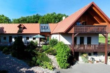 بنسيون Garni Winzerhof Hödl