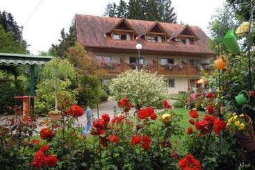 فندق Gästehaus Zur Schönen Aussicht
