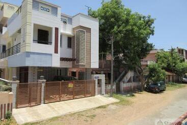 Majatalo Jp Nivaas Guest House