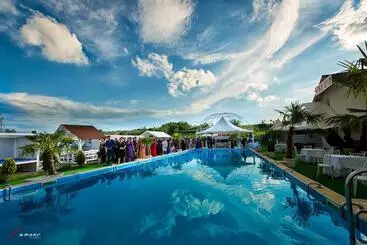 Resort Juliana Platinum Brad