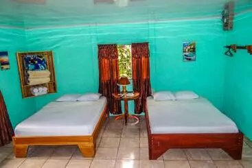 Aamiaismajoitus (B&B) Cabinas Río Celeste La Amistad