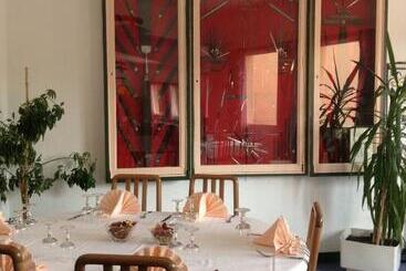 בית מלון כפרי De La Tour Saint Etienne Sud