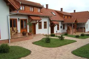 Pensió Faluszéli Vendégház   Boncz Porta