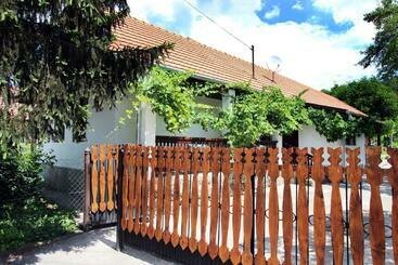 ペンション Lugas Vendégház