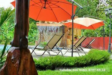 ユースホステル Cabañas San Isidro