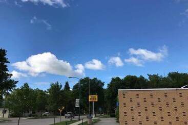 فندق على الطريق Manitou Motor Inn