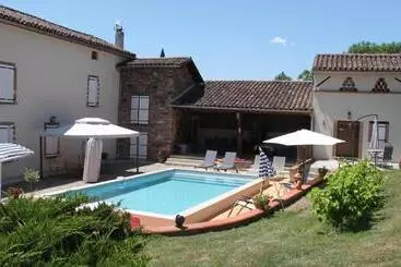 Majatalo Le Pigeonnier De Lacalm Gîte