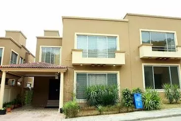 پانسیون Butterfly Guest House Phase 7 Bahria Town