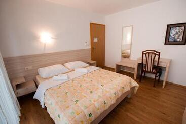 پانسیون Rooms Kenedy