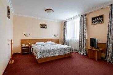 Azimut Hotel Mirniy