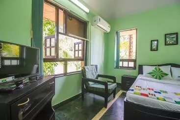 Pensão Oyo Home 18328 Green View Studio
