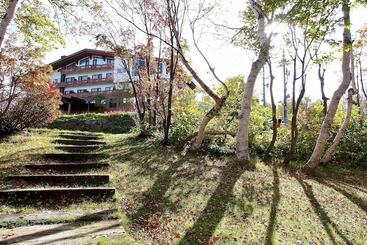 בית מלון כפרי Okushiga Lodge Yama No Manimani