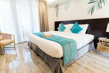 هتل Holiday Suites Port Barton