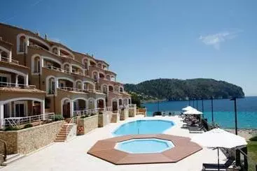 Aparthotel Bahia Suites Camp De Mar