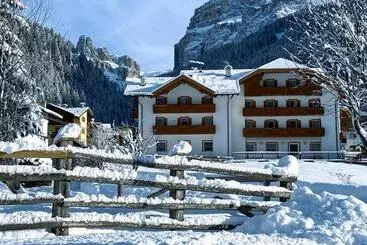 Hotel Albergo Canazei