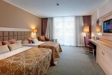 هتل Miracle Resort