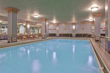 ホテル The Biltmore Los Angeles