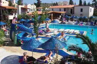 هتل آپارتمان Summer Garden Suites Beach